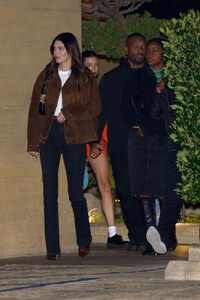 kendall-jenner-at-nobu-in-malibu-11-29-2022-0.thumb.jpg.ea55fbf00de058dbbea61a7533ecb392.jpg