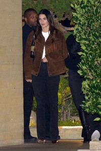 kendall-jenner-at-nobu-in-malibu-11-29-2022-2.thumb.jpg.f87c4444dd260c2790fb0ae735d194a0.jpg