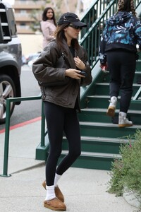 kendall-jenner-out-in-beverly-hills-12-01-2022-4.jpg
