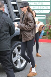 kendall-jenner-out-in-beverly-hills-12-01-2022-6.jpg