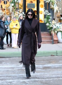 kendall-jenner-shopping-in-aspen-12-10-2022-0.thumb.jpg.4efeea2599df4618b70d661e23684e3f.jpg