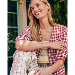 kendra-scott-elton-cuff-bracelet-in-dichroic-glass.thumb.jpg.a2230b3aacac7a5e0c38bbfb62b12306.jpg