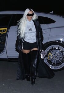 kim-kardashian-is-stylish-in-los-angeles-11-21-2022-5.jpg