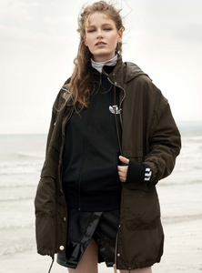 malaika-firth-hollie-may-saker-matilda-lowther-by-scott-trindle-for-vogue-uk-october-2014-2.thumb.png.8428d1da5d9cb021c0507bfc2a718514.png