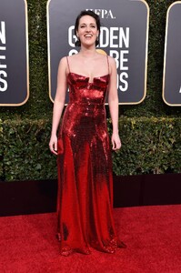 phoebe-waller-bridge-2019-golden-globe-awards-red-carpet-1.jpg