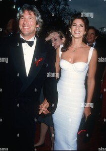 richard-gere-cindy-crawford-1993-foto-di-michael-ferguson-photolink-net-w0yxkg.jpg