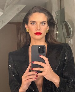 sarasampaio_320299558_195151183023783_522828058872375913_n.jpg