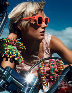 saskia07.thumb.jpg.5cce192580c8c660d6d8d18f4a87c1fd.jpg