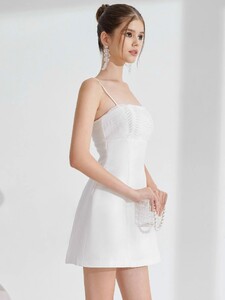 victoria_dress1_32beda2ac2c746b3baa38681644e6f5e_master.jpg