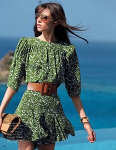 vogue-japan-06-2014_grace-hatzel_(3).thumb.jpg.923dcbf36e82abccc46ba1da94433c30.jpg