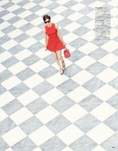 vogue-japan-3-2013_othilia-simon_(7).thumb.jpg.17695e4313eb0d48c37487d48883ff04.jpg