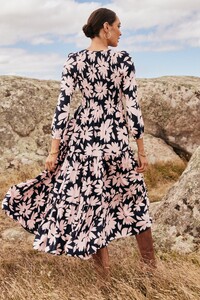 w22fxu3o8x-mister-zimi-w22f-cecile-maxi-dress-in-wildrose-4.thumb.jpg.eaeb389981906cf4fa7415b82e28647f.jpg