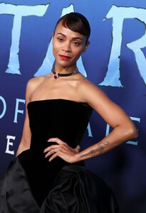 zoe-saldana-avatar-the-way-of-water-premiere-in-los-angeles-12-12-2022-1.jpg