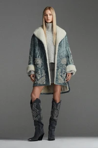 00003-ermanno-scervino-pre-fall-2023-credit-brand.thumb.webp.ff38c9b69bf34c6565c1a95a38dc8a2a.webp