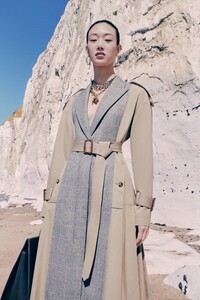 00004-Alexander-McQueen_Resort-2021.jpg
