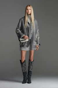 00010-ermanno-scervino-pre-fall-2023-credit-brand.thumb.webp.9d690abab2bd48d80fd4aaba667f7ace.webp