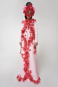 00024-giambattista-valli-couture-spring-2021.thumb.jpg.e0404d3fc022fe18b1d6acc7583bf697.jpg
