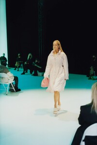 00031-BOTTEGA-VENETA-SS21-RTW.thumb.jpg.d08b70397256341b2b1e2dc2db4a3b8d.jpg