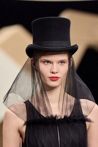 00096-chanel-spring-2023-couture-detail-gorunway.thumb.jpg.e0792991196d3de17b180f224dfe88a0.jpg
