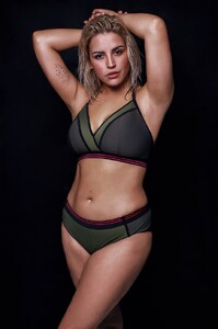 1221478437_OliviaBuckham11.thumb.jpg.18a9c08afe36454c6fbc13e295222ce1.jpg