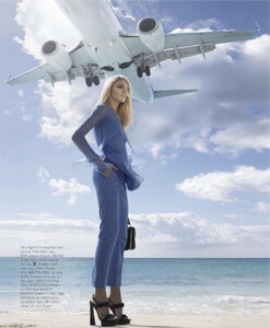 1231370279_harper-bazaar-2013-04-apr(dragged)25.thumb.jpg.fd40a67c9c6377c74677e36b8a0e4db2.jpg