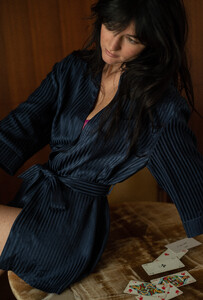 521943b1-4e4e-4bab-bee7-97ef15a6cc6a_yse-homewear-kimono-comme-un-film-bleu-marine+(5).jpg