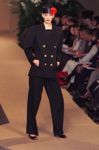 zikova s01ysl-HC-1r.jpg