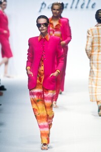 1477342724_carolynpark-chapmaneu9719.thumb.jpg.0d41ed3cefde0be3ca4769531aa407c7.jpg