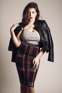 1670131653_OliviaBuckham18.thumb.jpg.a2e8bf8b579112d7aa2f2fe7d0e02893.jpg