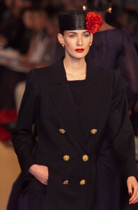 zikova s01ysl-HC-1t.jpg