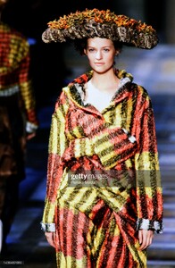 2022361108_sarahThf98isseyMiyake.thumb.jpg.8e899a07a564ee3244f9beaea392ca02.jpg