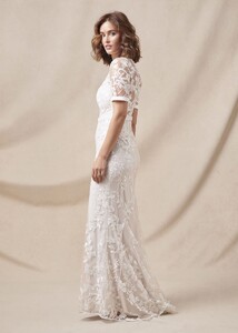 204388107-05-poppy-embroidered-wedding-dress.jpg