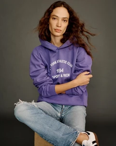 210914_SPORTY_AND_RICH_SS22_CAMPAIGN_SOPHIE_SHOT_04_049-1320.webp