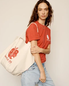 210914_SPORTY_AND_RICH_SS22_CAMPAIGN_SOPHIE_SHOT_13_006-1320.webp