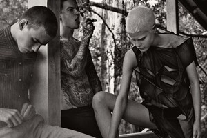 255432424_voguegermany07.thumb.jpg.db88519b065382ee112425681eab7652.jpg