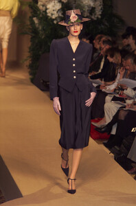 zikova s01ysl-HC-2m.jpg