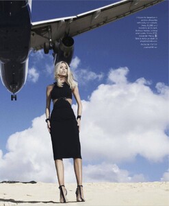 489842811_harper-bazaar-2013-04-apr(dragged)21.thumb.jpg.78a3861c8ee5106ad9af283de5702a9d.jpg