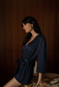 65ca9a27-95fd-4252-9fc4-fd6a6f293ff6_yse-homewear-kimono-comme-un-film-bleu-marine.jpg