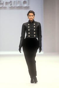 683927007_LouisFeraud1997HauteCouture56.thumb.jpg.9aefa31141634b720a4985f4a70faa8d.jpg