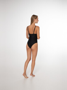 7614021_290_model_back-full_01_web_1_0001.jpg