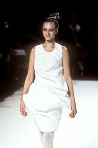 883697926_carolynpark-chapmancd9745-.thumb.jpg.fa98bb0d049a2331224e471aa7e347bd.jpg