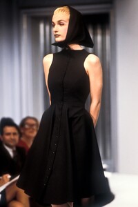 968244268_ThierryMugler1987WomenRTW12.thumb.jpg.9afa3ec82c3fad8f0446e9940e1ef66b.jpg