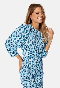 only-zoe-flower-34-puff-calf-dress-blue-aster-aopflowe_3 (1).jpg