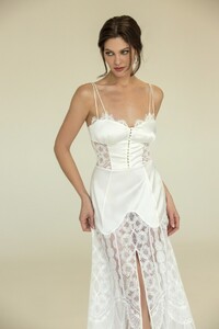 Apilat_Lingerie_Silk_Lace_Nightgown_F.6-600x900.jpg