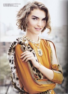 Arizona_Muse_VogueKR_Sep11_chrisis511_01.thumb.jpg.89f32f04f3de3a0b97f197c00444d463.jpg