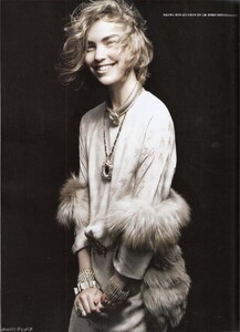Arizona_Muse_VogueKR_Sep11_chrisis511_03.thumb.jpg.aec97bd52756b6d4b6b9e609be02ee09.jpg