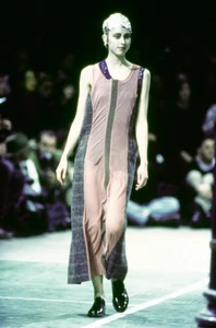 COMME-DES-GARCONS-FALL-1993-RTW-14-CN10043040.thumb.webp.919c762883d7c879bd6e07a1aeed21e1.webp