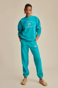 CREST-CREWNECK-TEAL-6.webp