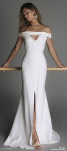 Calista_Ruat_Rime-Arodaky-Spring-2019-Off-shoulder-crepe-gown-with-nude-back-effect-2.jpeg