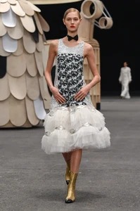 Chanel-couture-spring-2023-047.thumb.webp.b49369f5e364d11f281c87646f5c12b4.webp
